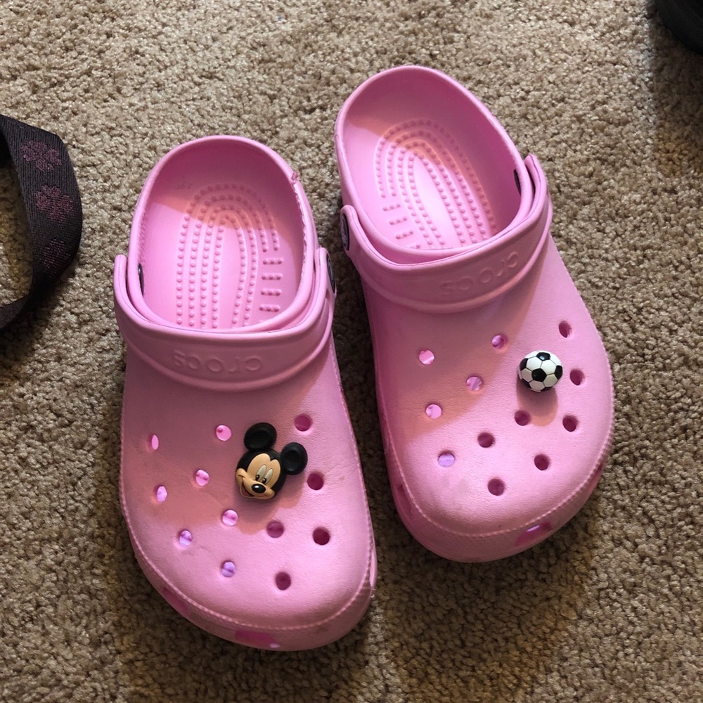 Pink crocs !
